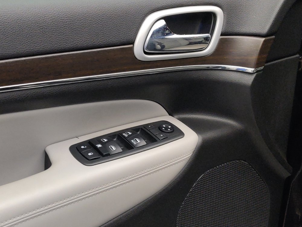 Used 2018 Jeep Grand Cherokee Limited AWD/4WD image 27
