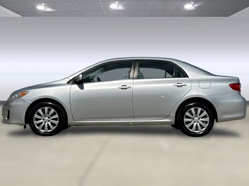 Used 2013 Toyota Corolla LE FWD image 2