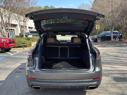 Used 2020 Porsche Cayenne image 23