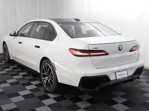 Used 2026 BMW 750e xDrive w/ Autobahn Package AWD/4WD image 17