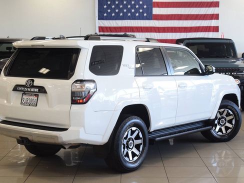 Used 2018 Toyota 4Runner TRD Off-Road Premium AWD/4WD image 7