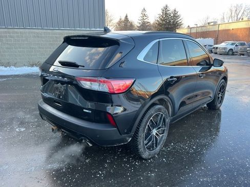 Used 2020 Ford Escape Titanium image 5