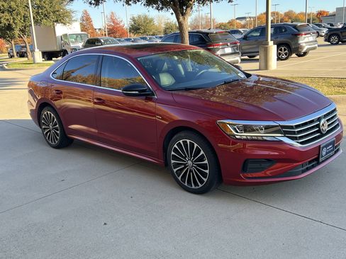 Certified 2022 Volkswagen Passat 2.0T image 2