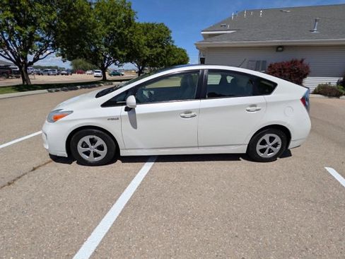Used 2013 Toyota Prius Three w/ Solar Roof Pkg FWD image 2