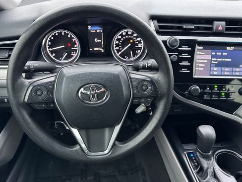 Used 2018 Toyota Camry L image 14