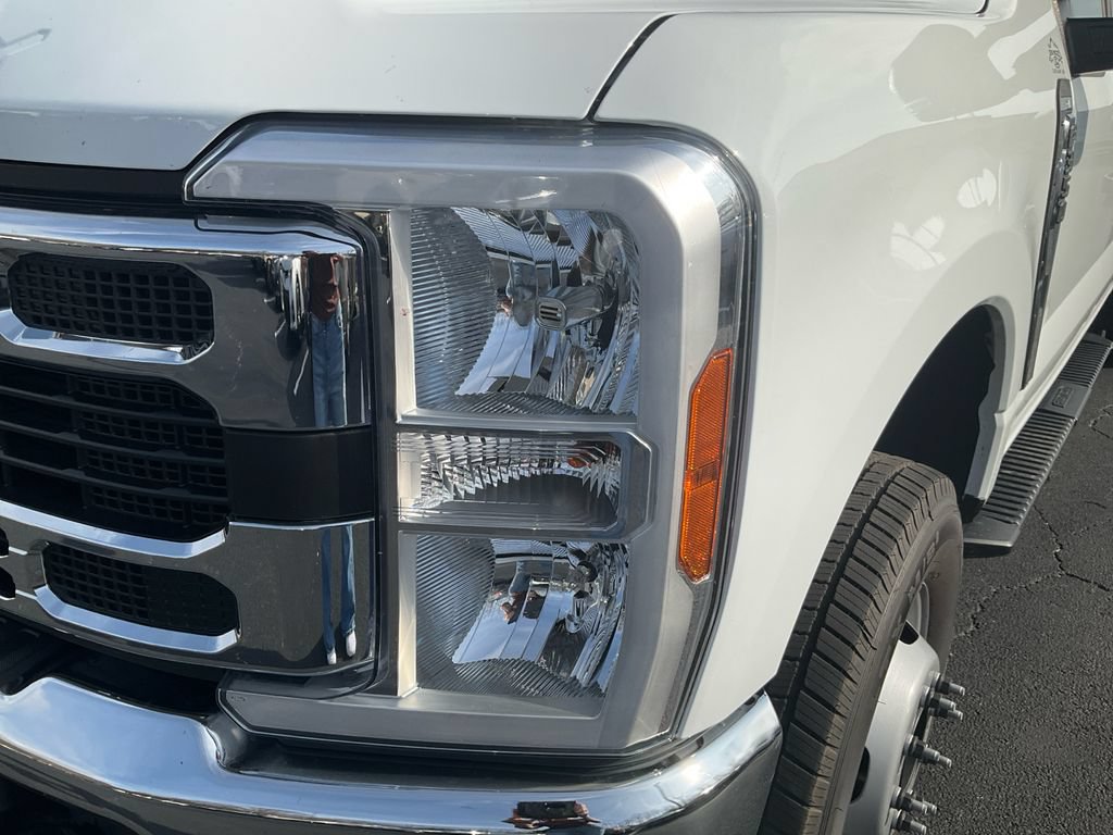 New 2026 Ford F350 XL w/ XL Chrome Package AWD/4WD image 9