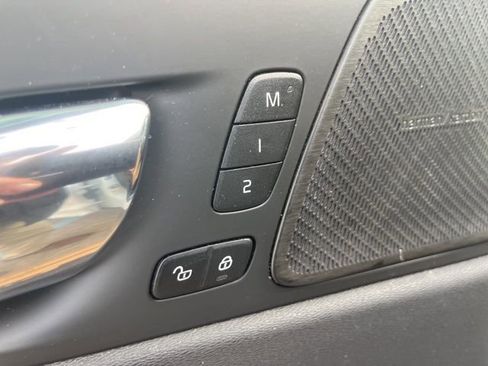 Used 2019 Volvo XC60 T5 Momentum w/ Multimedia Package image 13