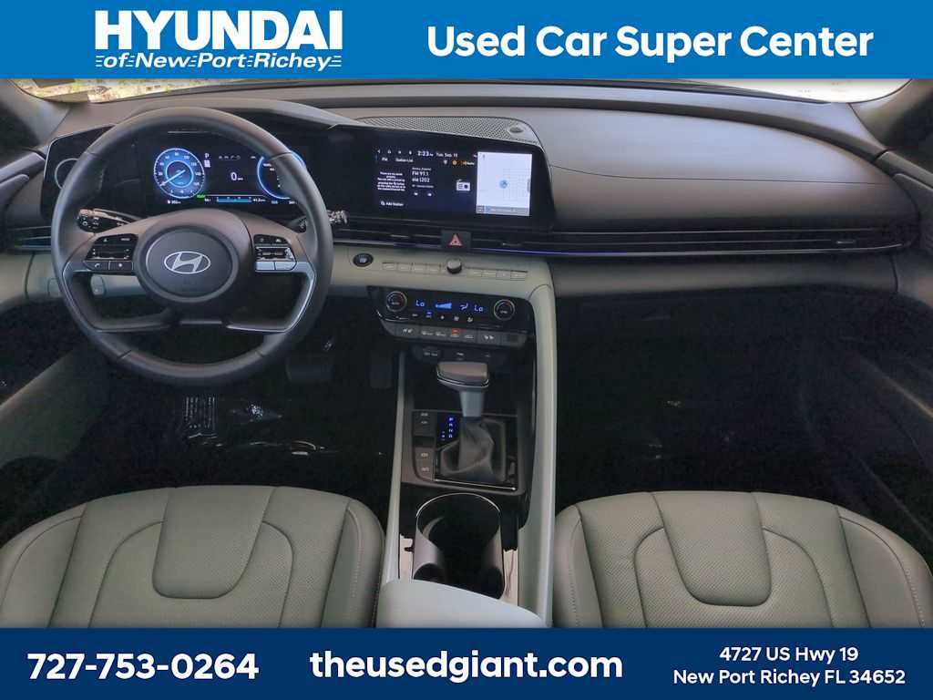 Certified 2025 Hyundai Elantra Limited FWD image 15