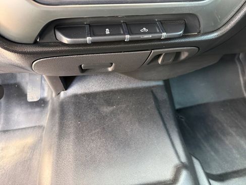 Used 2018 Chevrolet Silverado 1500 LT AWD/4WD image 21