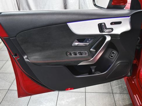 Used 2021 Mercedes-Benz A 35 AMG 4MATIC image 9