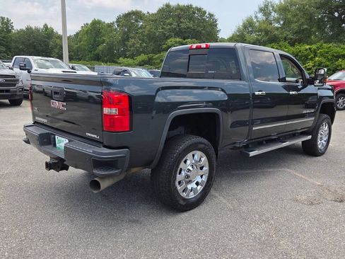 Used 2017 GMC Sierra 2500 Denali w/ Duramax Plus Package AWD/4WD image 10