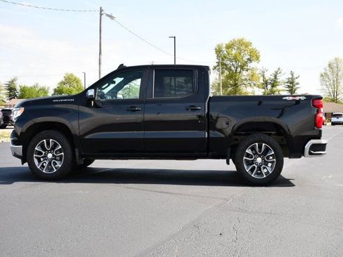 Used 2022 Chevrolet Silverado 1500 LT w/ Leather Package AWD/4WD image 3