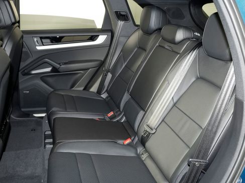 New 2026 Porsche Cayenne image 35