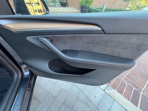 Used 2024 Tesla Model Y Long Range AWD/4WD image 28