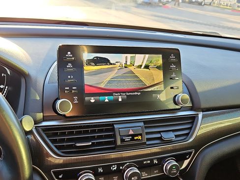 Used 2018 Honda Accord Sport image 16