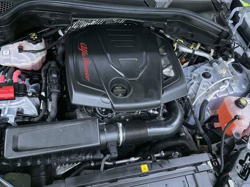 Used 2022 Alfa Romeo Stelvio Ti image 32