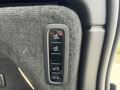 Used 2025 Volvo EX90 Ultra AWD/4WD image 40