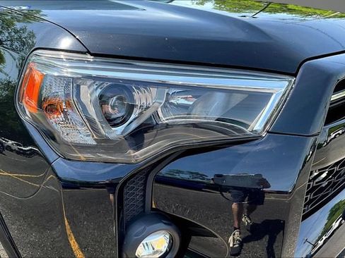 Used 2023 Toyota 4Runner SR5 AWD/4WD image 33