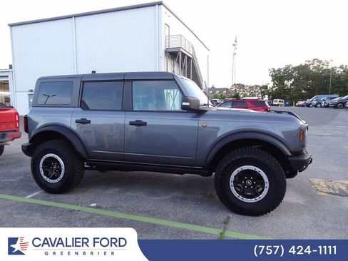 Used 2024 Ford Bronco Badlands AWD/4WD image 3