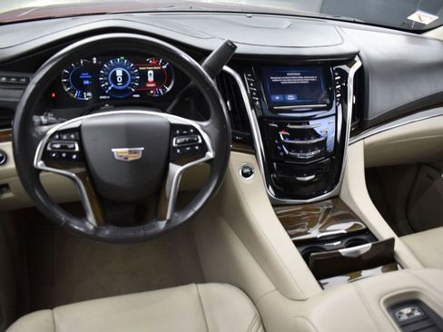 Used 2020 Cadillac Escalade ESV Premium Luxury image 16