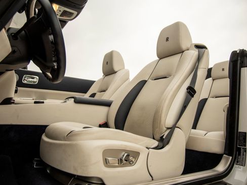 Used 2018 Rolls-Royce Dawn RWD image 28