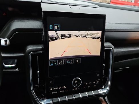 Used 2025 GMC Yukon XL Denali image 16