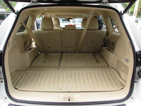 Used 2019 Toyota Highlander XLE AWD/4WD image 34