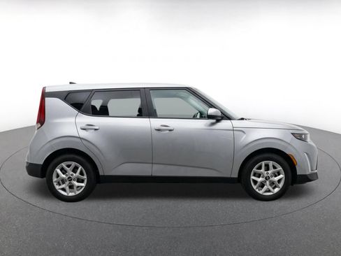 Used 2025 Kia Soul LX w/ LX Technology Package FWD image 14