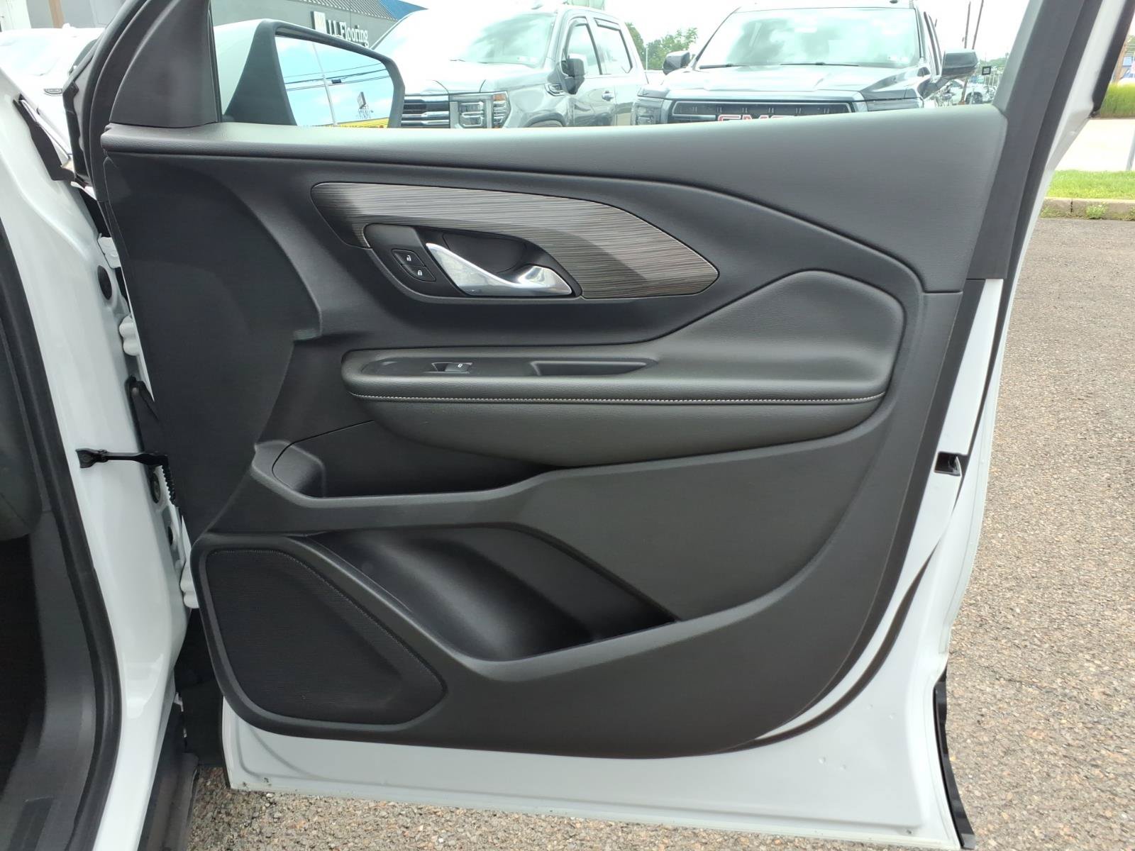 Used 2023 GMC Terrain SLT AWD/4WD image 29