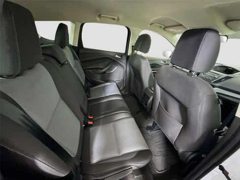 Used 2017 Ford Escape SE w/ SE Cold Weather Package AWD/4WD image 18