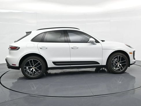 Certified 2025 Porsche Macan AWD/4WD image 8