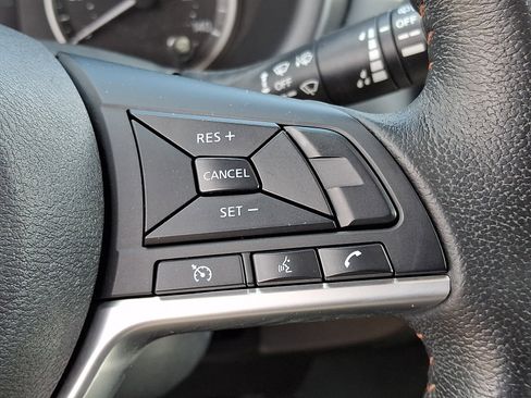 Used 2018 Nissan Kicks SR w/ Premium Package FWD image 22