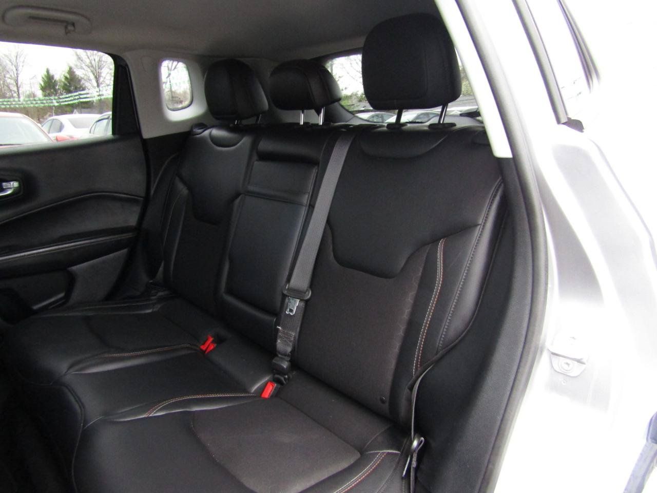 Used 2018 Jeep Compass Latitude w/ Popular Equipment Group FWD image 19