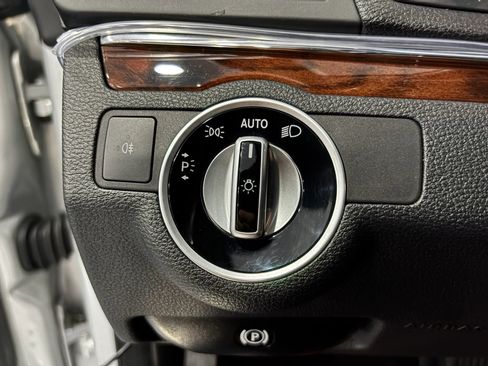 Used 2013 Mercedes-Benz E 350 Cabriolet image 24