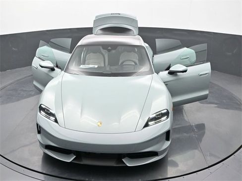 New 2025 Porsche Taycan 4S image 29
