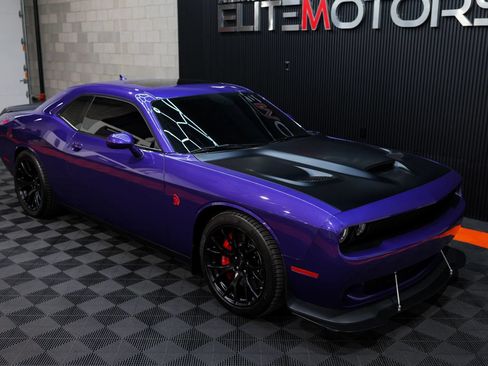 Used 2016 Dodge Challenger SRT Hellcat RWD image 8