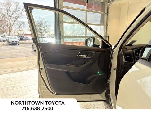 Used 2021 Nissan Rogue SL w/ Premium Package image 31