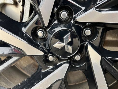 Used 2023 Mitsubishi Outlander SE image 33