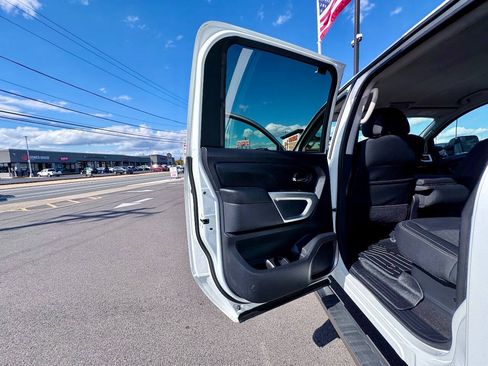Used 2018 Nissan Titan SV AWD/4WD image 26