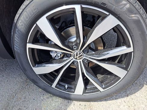 New 2026 Volkswagen Atlas Cross Sport SEL Premium R-Line image 16