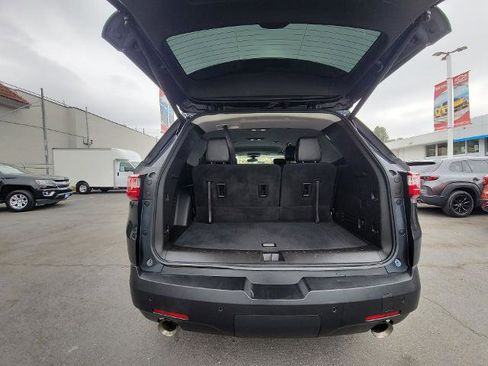 Used 2021 Chevrolet Traverse LT FWD image 24