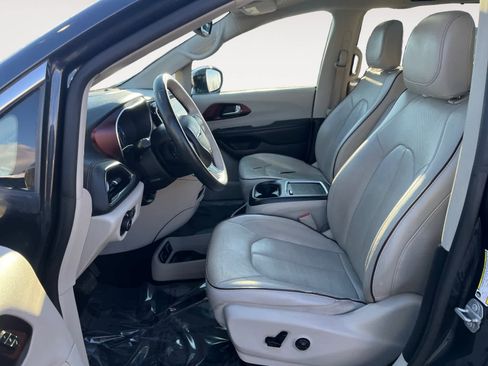 Used 2020 Chrysler Pacifica Limited image 9