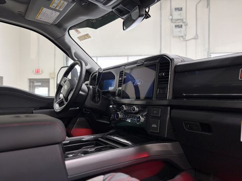 New 2026 Ford F250 Lariat w/ Black Appearance Package AWD/4WD image 32