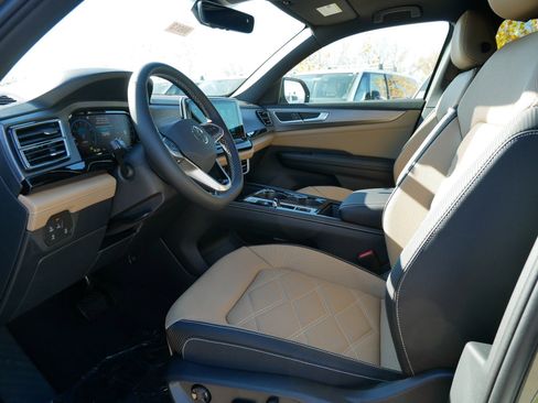 New 2026 Volkswagen Atlas Cross Sport SE image 3