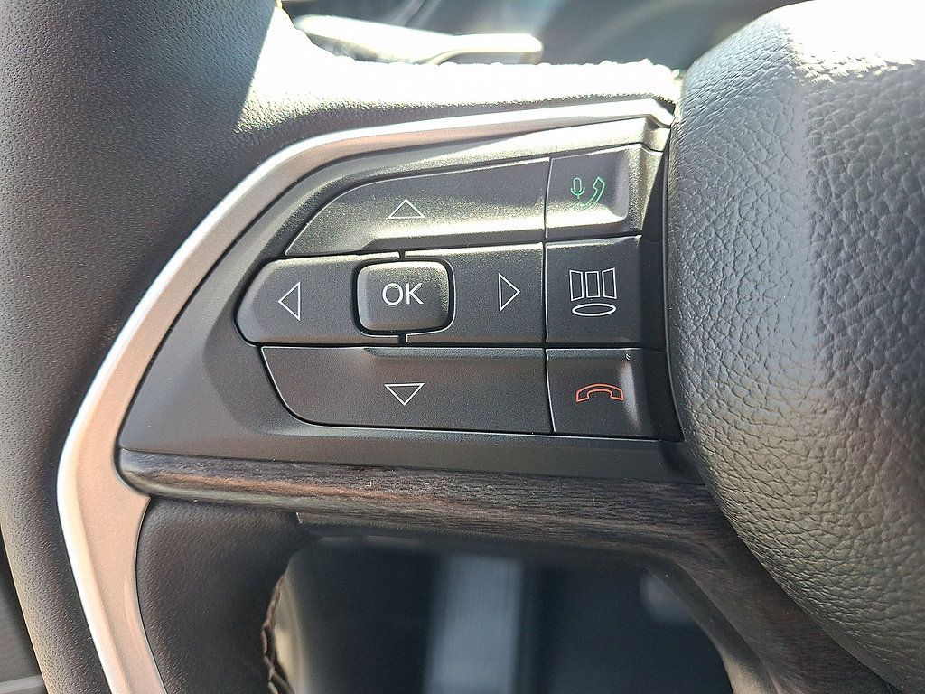 Used 2026 Jeep Grand Cherokee Limited AWD/4WD image 23