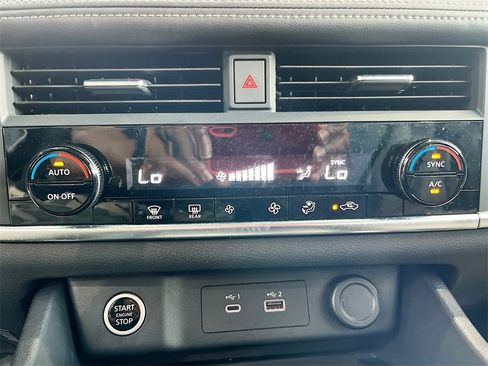 Used 2023 Nissan Rogue SV image 15