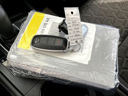 Used 2025 Nissan Kicks SV AWD/4WD image 29