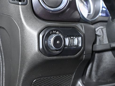 Used 2020 Jeep Wrangler Unlimited Sahara AWD/4WD image 21
