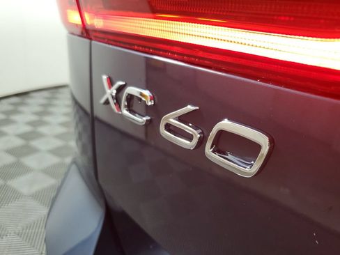 Used 2024 Volvo XC60 B5 Ultimate w/ Protection Package Premier AWD/4WD image 8