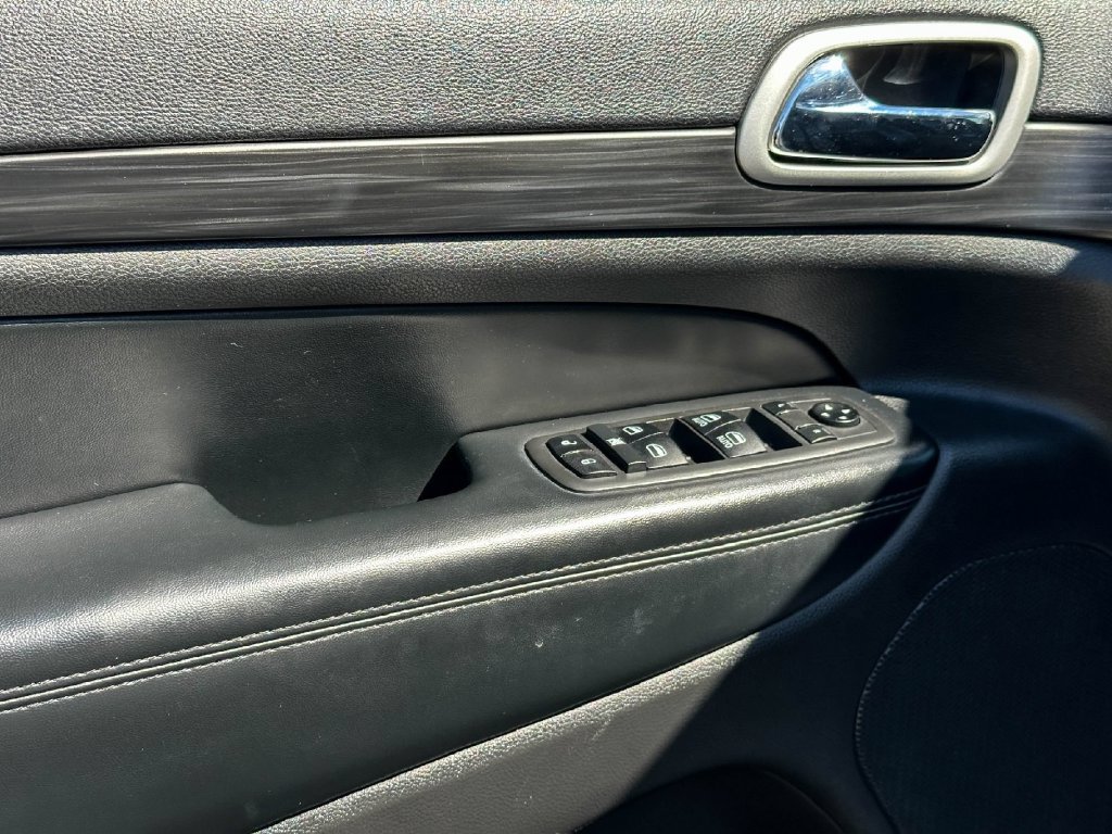 Used 2021 Jeep Grand Cherokee Laredo X RWD image 16